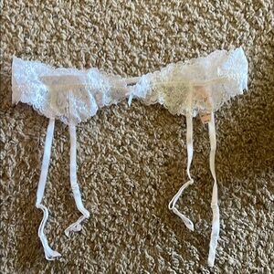 Victoria's Secret white Lace Garter Belt
M/L New
